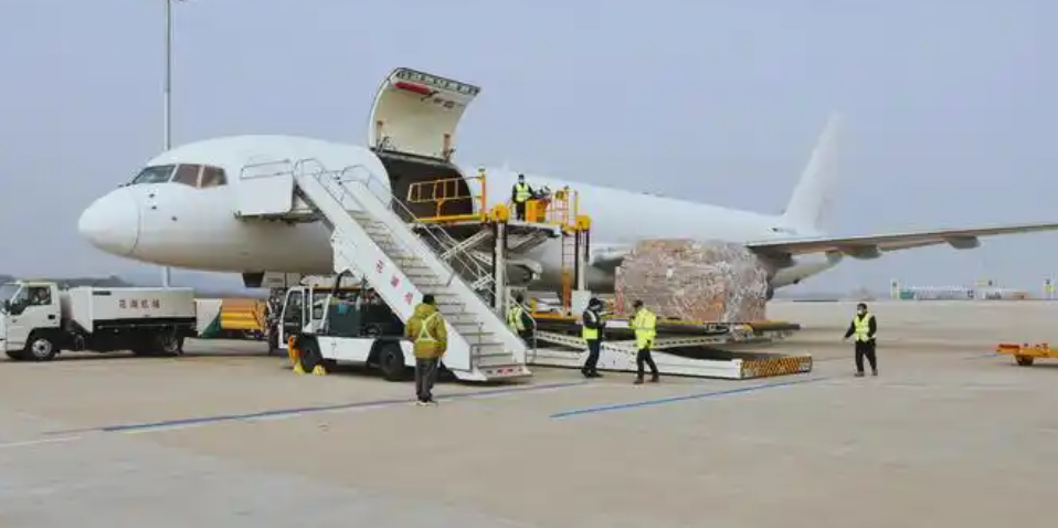 花湖国际空运机场完成首单半导体 “空空中转” 业务，开启高端物流新范式