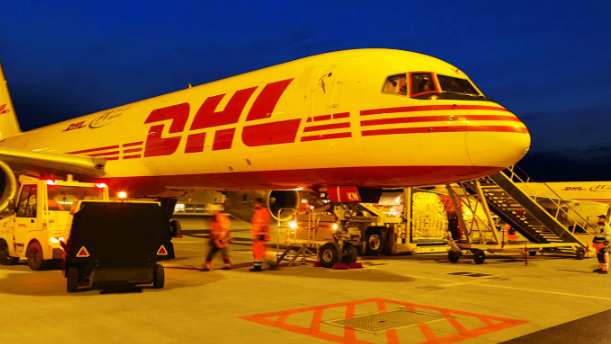DHL 推月度固定收费新政！跨境电商卖家成本结构将迎变革